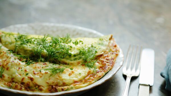 Reteta dieta mediteraneana - omleta cu marar și mozzarella